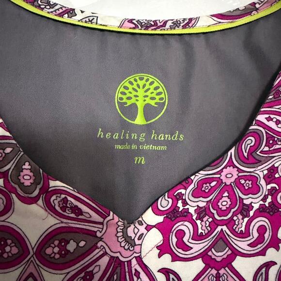 Healing hands scrub top paisley pink pattern nurse sz M medical professional - Picture 5 of 6